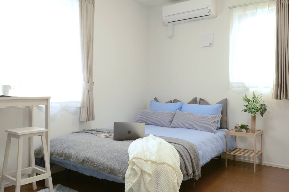 Blackout curtains, soundproofing, iron/ironing board, free WiFi