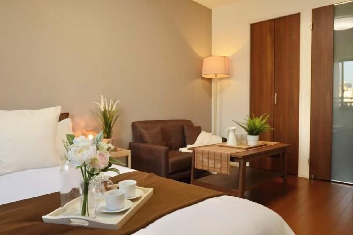 Blackout curtains, soundproofing, iron/ironing board, free WiFi