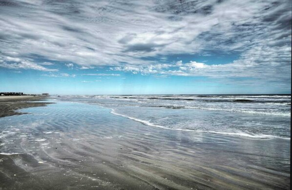 House (3 Bedrooms) | Interior - Shared Pool, Walkable to Beach, Vibrant Beachy Design! Bay Bliss by Avantstay (Port Aransas)