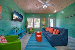 House (3 Bedrooms) | Interior - Shared Pool, Walkable to Beach, Vibrant Beachy Design! Bay Bliss by Avantstay (Port Aransas)