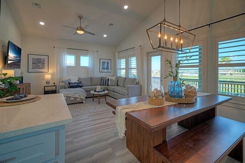 New Build! Priv Pool, Firepit, Walk to the Beach Alright, Alright by Avantstay