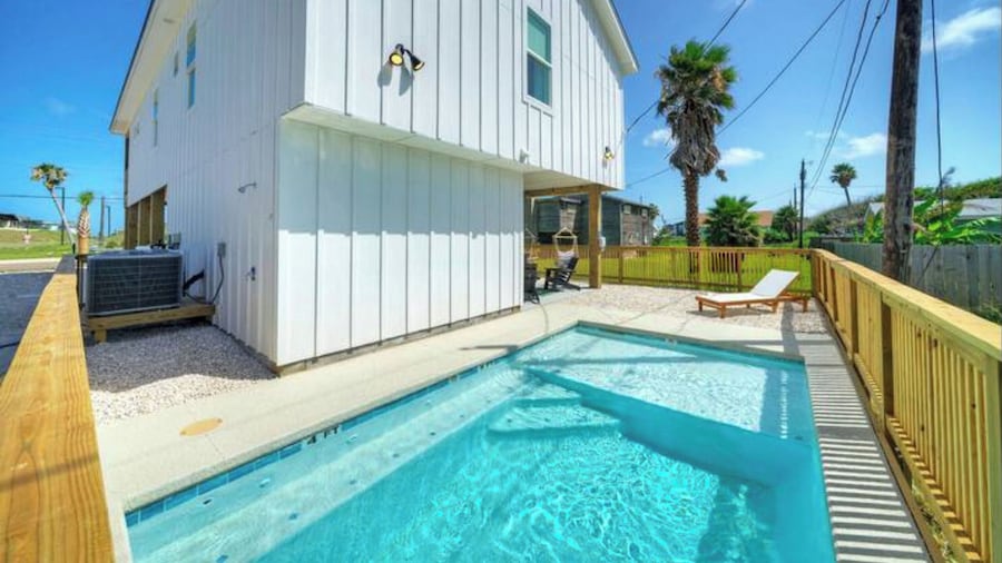 New Build! Priv Pool, Firepit, Walk to the Beach Alright, Alright by Avantstay