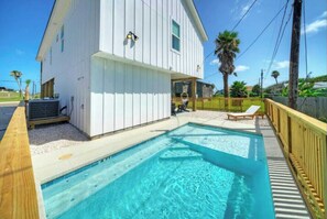 House (4 Bedrooms) | Front of property