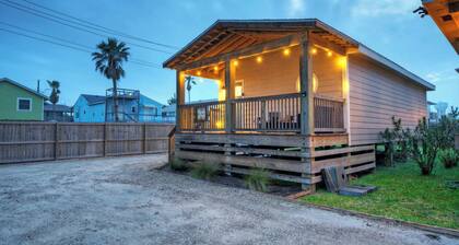 Peyton's Place by Avantstay Walk to Beach