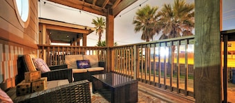 Peyton's Place by Avantstay Walk to Beach