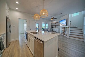 House (4 Bedrooms) | Private kitchen - Lost Chancla by Avantstay 5 Min to Beach + Pool (Port Aransas)