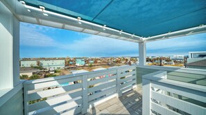 Interior - Pool, Rooftop w/ Island Views, Blocks to Beach Seas Your Dreams by Avantstay (Port Aransas)