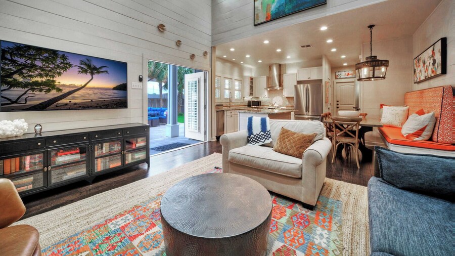 16 Palms by Avantstay Luxury Getaway, Backyard Oasis Pool & Playscape Access
