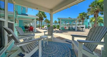 Pool, Patio, Blocks to the Beach Golf Cart Zone Daiquiri Daze by Avantstay