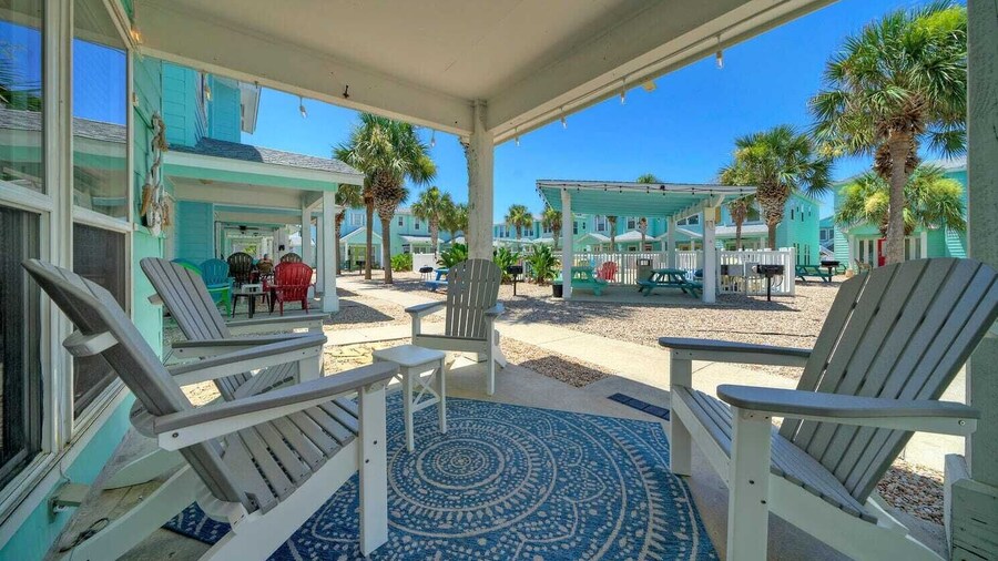 Pool, Patio, Blocks to the Beach Golf Cart Zone Daiquiri Daze by Avantstay