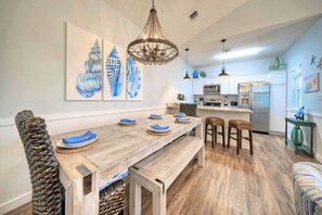 House (4 Bedrooms) | Interior - Tipsy Starfish by Avantstay Resort Pool+by Beach (Port Aransas)