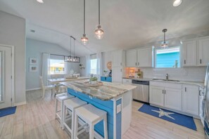 House (4 Bedrooms) | Interior - Knot A Care by Avantstay Private Pool, Game Room (Port Aransas)