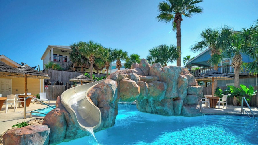2 Blocks to the Beach, Patio, Resort Pool w/ Slide Tranquil Tides by Avantstay