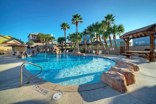 Isla View by Avantstay Resort Pool, Near Beach