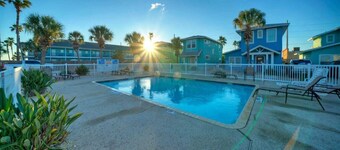 Private Yard, Shared Pool Near the Beach Bluetique Hotel by Avantstay