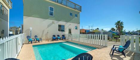 House (4 Bedrooms) | Front of property