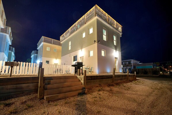 House (4 Bedrooms) | Interior - Huge Priv Rooftop w/ Ocean Glimpse View, Pool Seaside Lookout by Avantstay (Port Aransas)