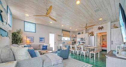 Huge Priv Rooftop w/ Ocean Glimpse View, Pool Seaside Lookout by Avantstay