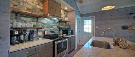 House (3 Bedrooms) | Private kitchen