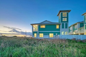 Interior - 19th Wave by Avantstay Dune Views + Shared Pool (Port Aransas)