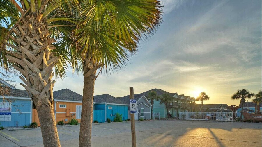 Coastal Vibe by Avantstay Sunset at the Pool and Playscape