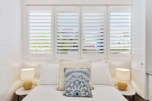 2 bedrooms, iron/ironing board, WiFi, bed sheets - Quaint 2-Bed Beach Abode with Ocean Views (Alexandra Headland)