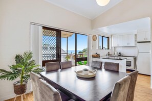 Dining - Quaint 2-Bed Beach Abode with Ocean Views (Alexandra Headland)
