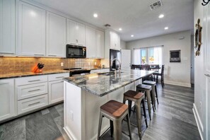 House (4 Bedrooms) | Interior - Makaira Azul by Avantstay Pool & Putting Green! (Port Aransas)