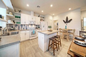 House (3 Bedrooms) | Interior - Shorely Goodness by Avantstay Near Music, Eats (Port Aransas)