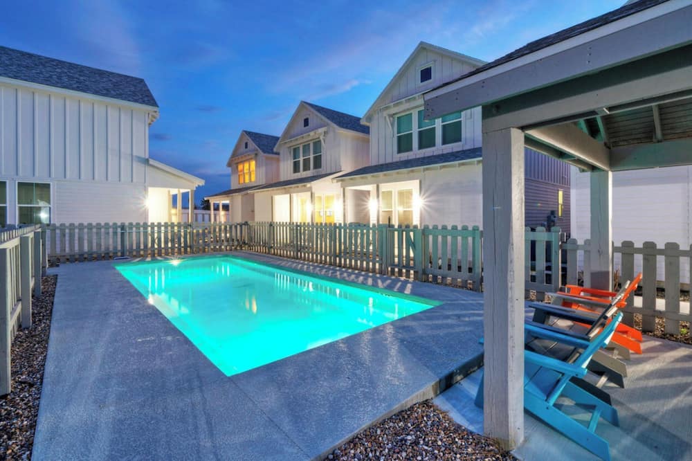 Newly Built, Pool, Walk to Old Town Eats+marina Shorely Goodness by Avantstay - Port Aransas, TX