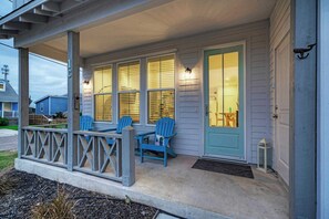 Interior - Newly Built, Pool, Walk to Old Town Eats+marina Shorely Goodness by Avantstay (Port Aransas)