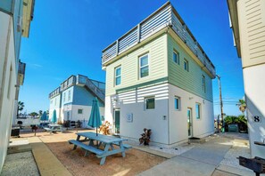 House (4 Bedrooms) | Interior - Stella Maris by Avantstay Rooftop View + Pool (Port Aransas)