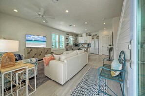 Interior - Breakaway by Avantstay Near Music, Eats (Port Aransas)