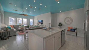 Interior - Pool Access, Private Patio Living, Near the Beach Seahorse Cove by Avantstay (Port Aransas)