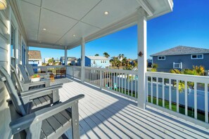 House (3 Bedrooms) | Interior - Priv Pool & Yard w/ Putting Green! Newly Remodeled Always Sunny by Avantstay (Port Aransas)
