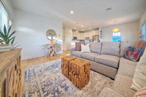 House (3 Bedrooms) | Interior - Priv Pool & Yard w/ Putting Green! Newly Remodeled Always Sunny by Avantstay (Port Aransas)