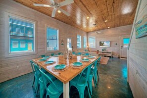 Interior - Private Pool+patio, Arcade Game, Walk to the Beach Ocean Devotion by Avantstay (Port Aransas)