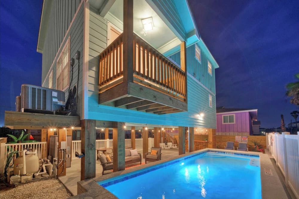 Tequila Tides by AvantStay | Free Golf Cart • Private Pool | Close to Beach + Eateries - Port Aransas, TX