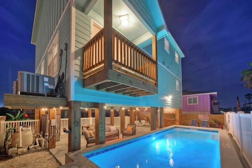 Tequila Tides by AvantStay | Free Golf Cart • Private Pool | Close to Beach + Eateries