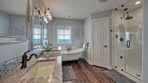 Interior - Waterfront View of Nature Preserve + Birdwatching Sunset Hideaway by Avantstay (Port Aransas)