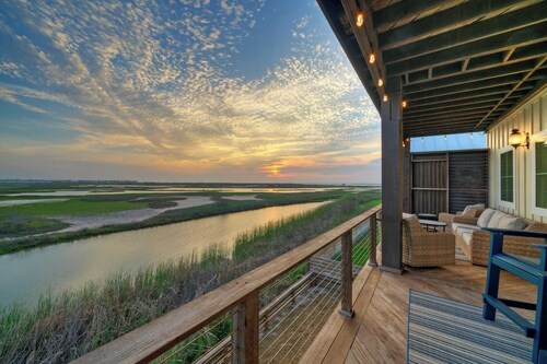 Waterfront View of Nature Preserve + Birdwatching Sunset Hideaway by Avantstay