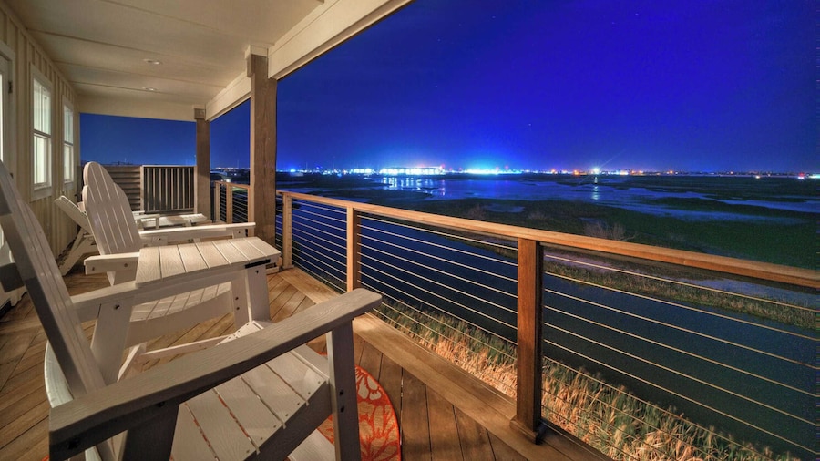 Waterfront View of Nature Preserve + Birdwatching Sunset Hideaway by Avantstay