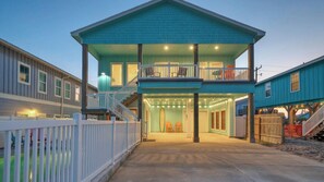 Interior - Private Pool, Covered Patio 4 Blocks to Beach Bourbon Breeze by Avantstay (Port Aransas)