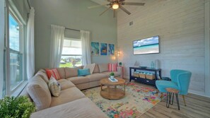 Interior - Private Pool + Patio, Walk to Beach Outdoor Oasis Wave On Wave by Avantstay (Port Aransas)