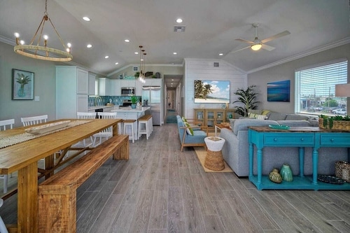 Once Upon A Tide by Avantstay Private Pool