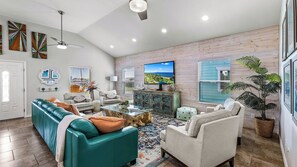 Interior - Rum Runner by Avantstay Beach House Private Pool + Golf Cart Zone + Walk to Beach (Port Aransas)