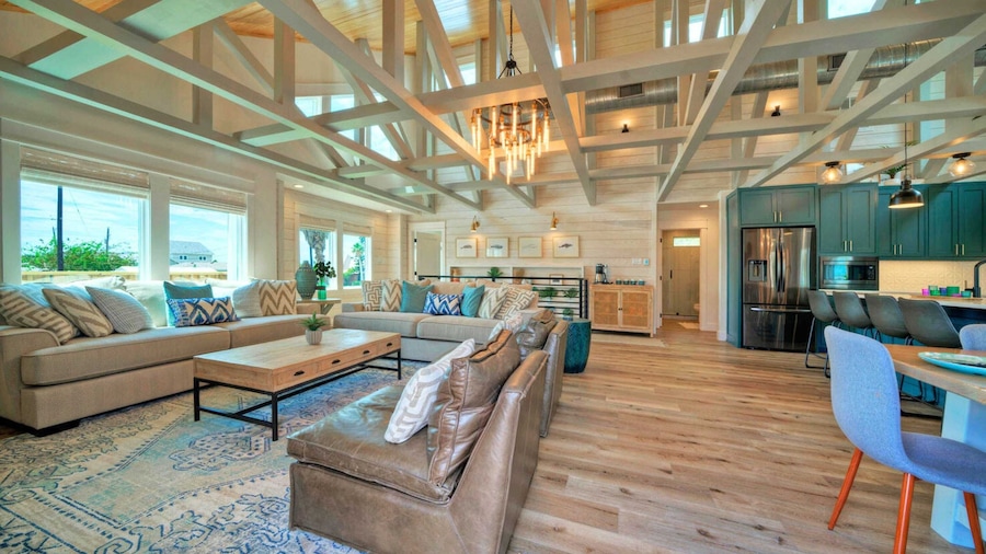 Private Pool, Walk to Beach, 6bdr, Main+guest House Third Sandbar by Avantstay