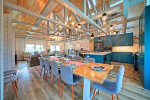 House (6 Bedrooms) | Interior