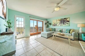 Interior - Beachfront Complex w/ 2 Pools, Tennis Gulf Views Rise N Beach by Avantstay (Port Aransas)