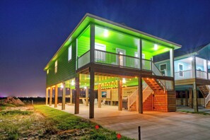 Interior - Priv Pool, Covered Patio Lounge w/ Bar, Sunset Views Green Gecko by Avantstay (Port Aransas)